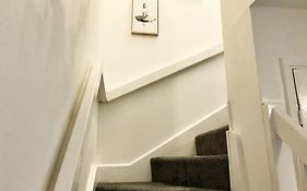 Spacious & Luxurious 1 Bed House In Thamesmead