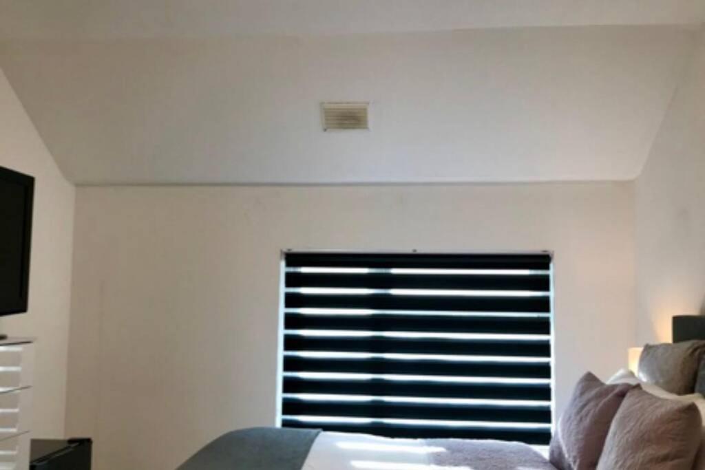 Spacious & Luxurious 1 Bed House In Thamesmead Apartment Thamesmead  Exterior photo